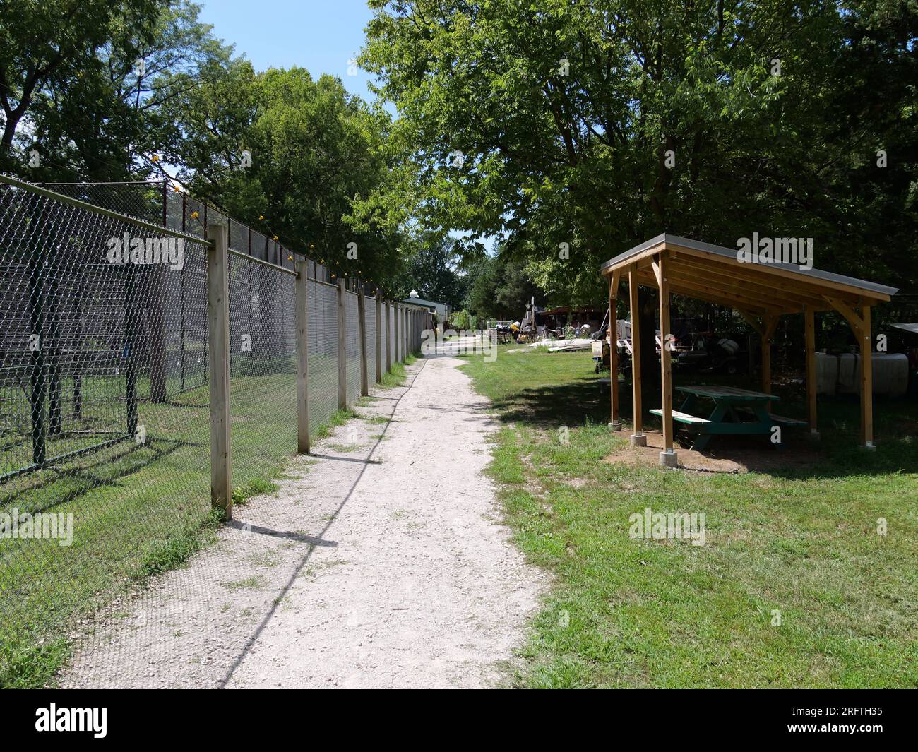 Louisburg, Kansas - 5. August 2023: Cedar Cove Feline Conservation & Education Center Stockfoto