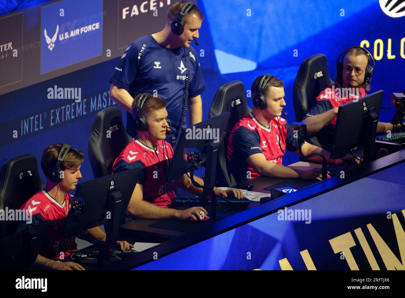 Köln, Deutschland. 05. Aug. 2023. Team Astralis tritt bei den Intel Extreme Masters (IEM Köln) in der Disziplin Counter-Strike: Global Offensive (CS:GO) auf der Bühne auf. Kredit: Henning Kaiser/dpa/Alamy Live News Stockfoto