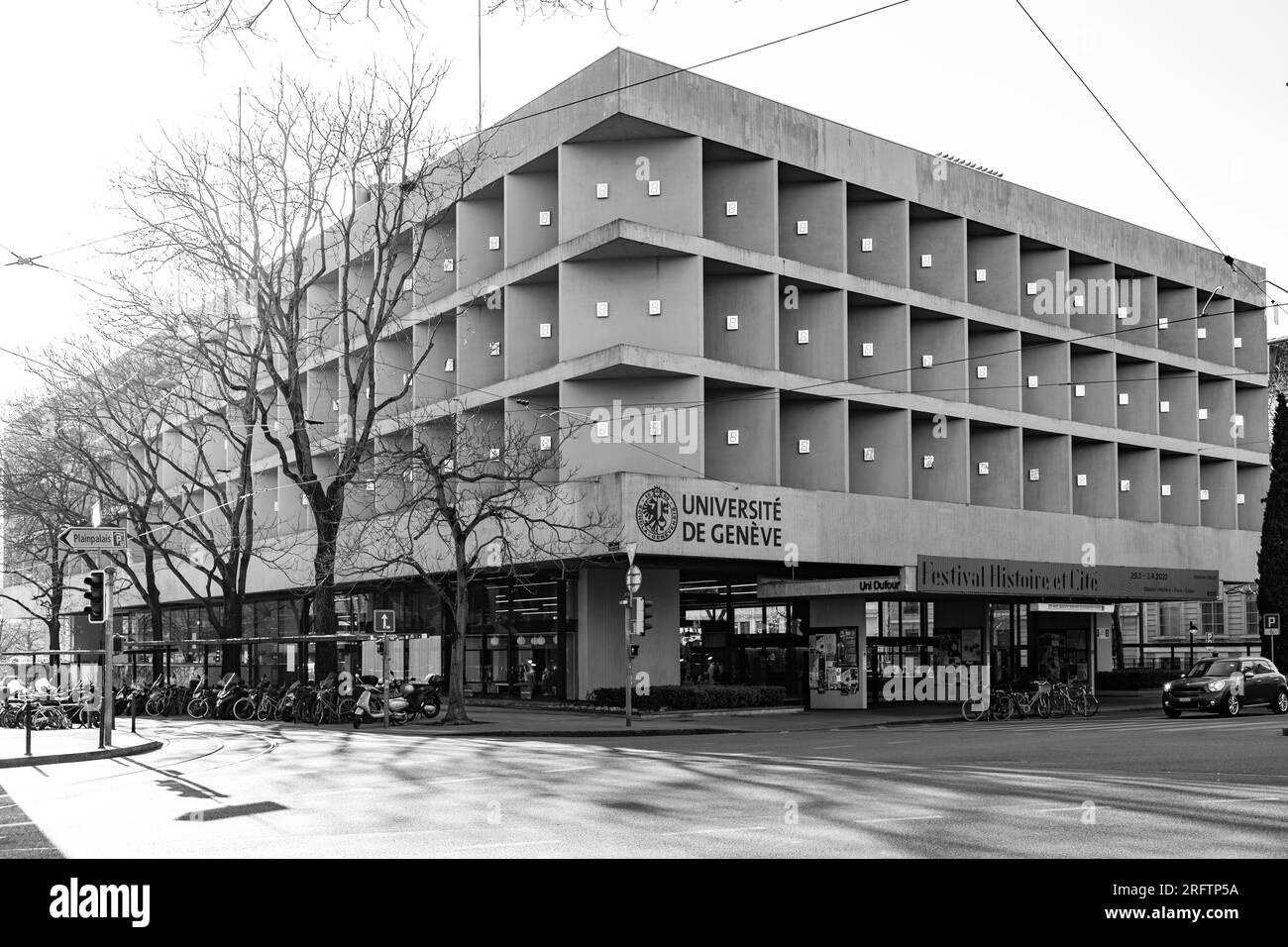 Genf, Schweiz - 25. März 2022: Das modernistische Gebäude der Universität Uni Dufour am Place Neuve im Zentrum von Genf. Stockfoto