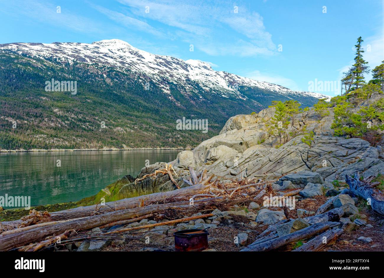 Rocky Shore am Chilkoot Inlet in der Nähe von Skagway, Alaska Stockfoto
