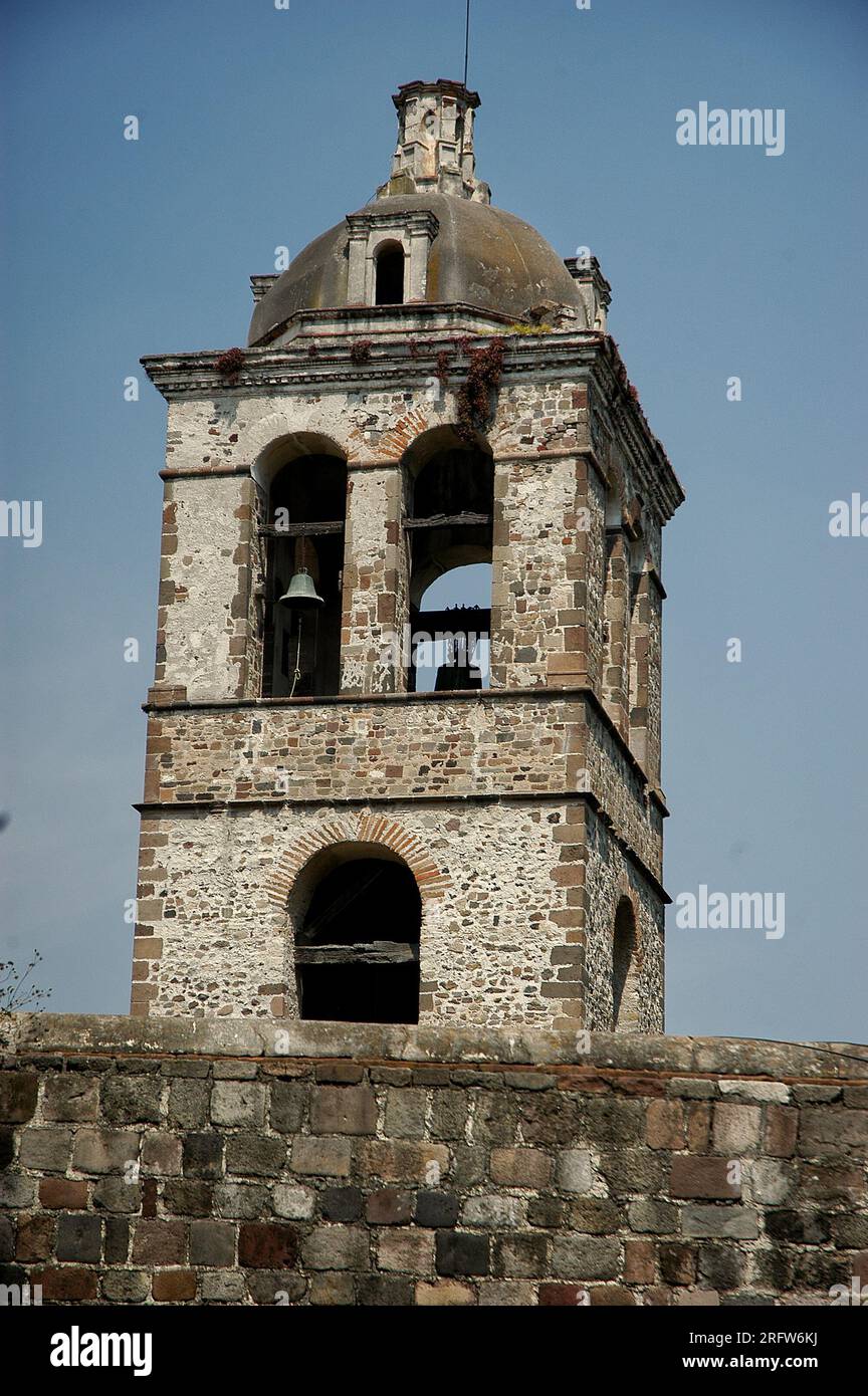 imágenes del conjunto conventual de San Francisco en el Estado de Tlaxcala, el cual fue eregido a la llegada de Hernan Cortes a América. En texto de la UNESCO menciona lo siguiente: Conjunto Conventual Franciscano y Catedralicio de Nuestra Señora de la Asunción de Tlaxcala en Lista de Patrimonio Mundial de la UNESCO., fue anexar este sitio de Tlaxcala a a los 14 ubicados en las Faldas del Popocatépety (Puelos) Que en 1994 incluyó en la Lista para asegurar su adecuada conservación. Estos monumentos son repräsentativos del modelo arquitectónico adoptado por los primeros misioneros –fr Stockfoto