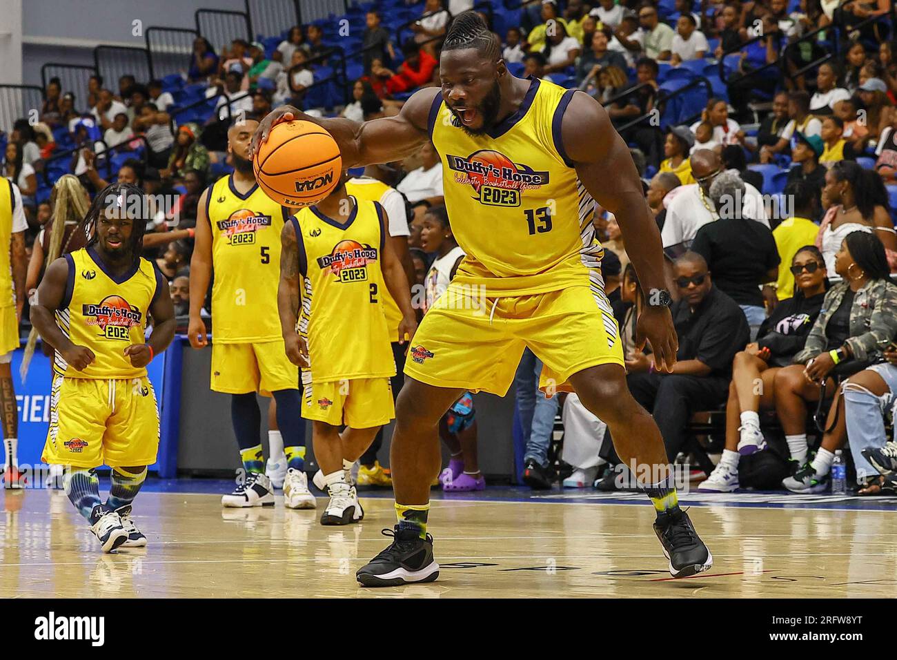 Wilmington, DE, USA. 5. Aug. 2023. BODYBUILDER und Influencer ROBERT WILMOTE (13) nahm am 19. Jährlichen Basketballspiel Duffy's Hope Celebrity am Samstag, den 05. August 2023, in Chase Fieldhouse in Wilmington Teil. ENTF. Erlöse kommen der gemeinnützigen Organisation Duffy's Hope Youth Programming zugute. (Kreditbild: © Saquan Stimpson/ZUMA Press Wire) NUR REDAKTIONELLE VERWENDUNG! Nicht für den kommerziellen GEBRAUCH! Stockfoto