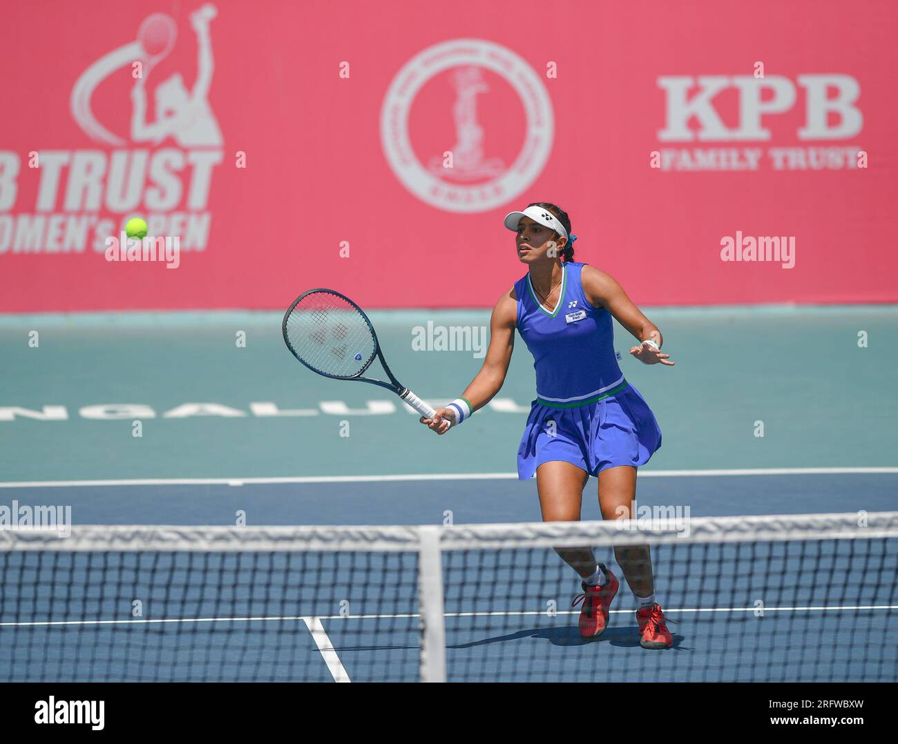 Ankita Ravinderkrishan Raina ist ein indischer Profi-Tennisspieler. Seit 2018 wurde dieses Bild im ITF Women's Open Bengaluru 2023 aufgenommen. Stockfoto