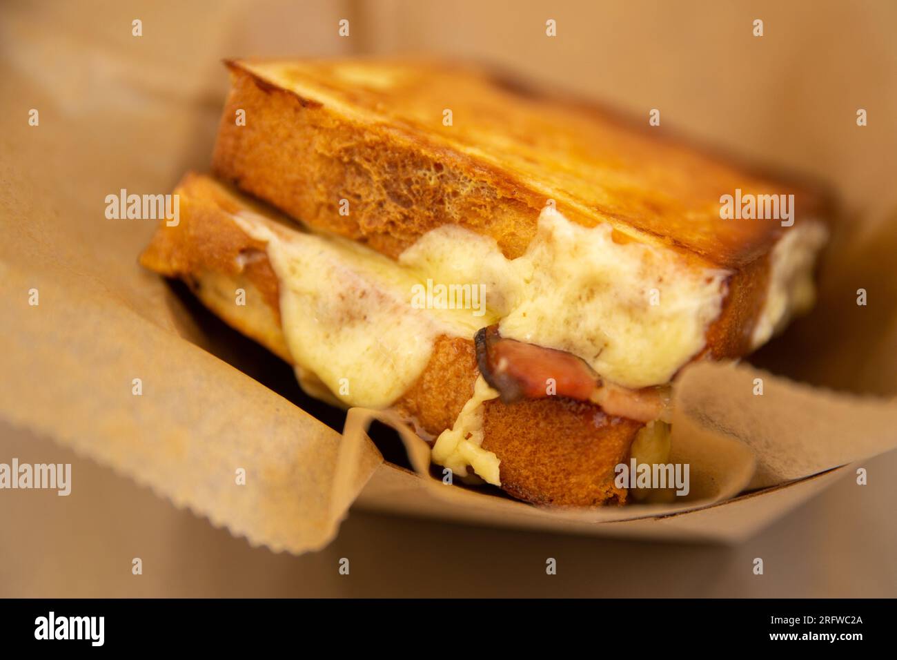 Gegrillter Käse und Bacon Sandwich frisch zubereitet Stockfoto