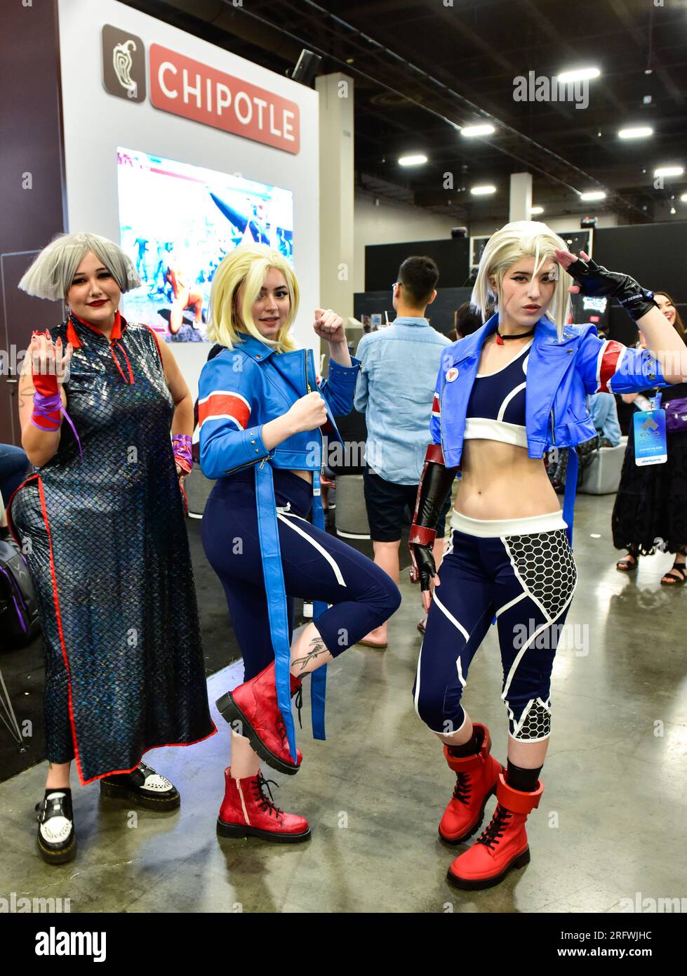 Las Vegas, Nevada, USA. 5. August 2023. Eine Gruppe von Cosplay-Künstlern posiert bei den Evo Games 2023 im Mandalay Bay Resort in Las Vegas. Kredit: Ken Howard/Alamy Stockfoto