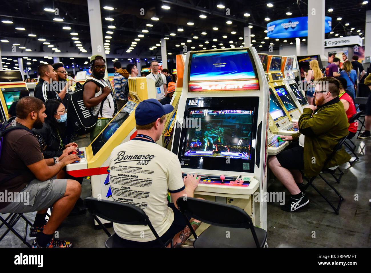 Las Vegas, Nevada, USA. 5. August 2023. Gamer genießen die Arcade-Spiele auf Evo 2023 im Mandalay Bay Resort in Las Vegas. Kredit: Ken Howard/Alamy Stockfoto