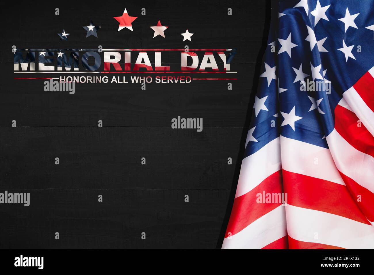 Text Memorial Day auf dem Hintergrund der amerikanischen Flagge. Ehre und Erinnerung. Militärveteran. Stockfoto