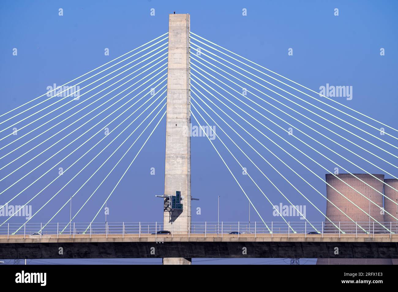 Wigg Island, Widnes - mit Blick auf den Fluss Mersey und die Mersey Gateway Bridge Stockfoto