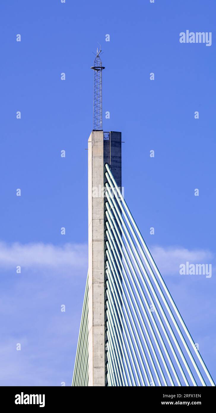 Wigg Island, Widnes - mit Blick auf den Fluss Mersey und die Mersey Gateway Bridge Stockfoto
