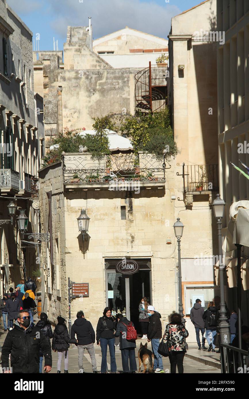 Lecce, Italien. Leute auf der Via Giacomo Matteotti. Stockfoto
