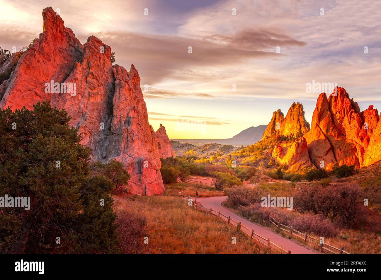 Sonnenaufgangsfarben im Garden of the Gods, Colorado Springs Stockfoto