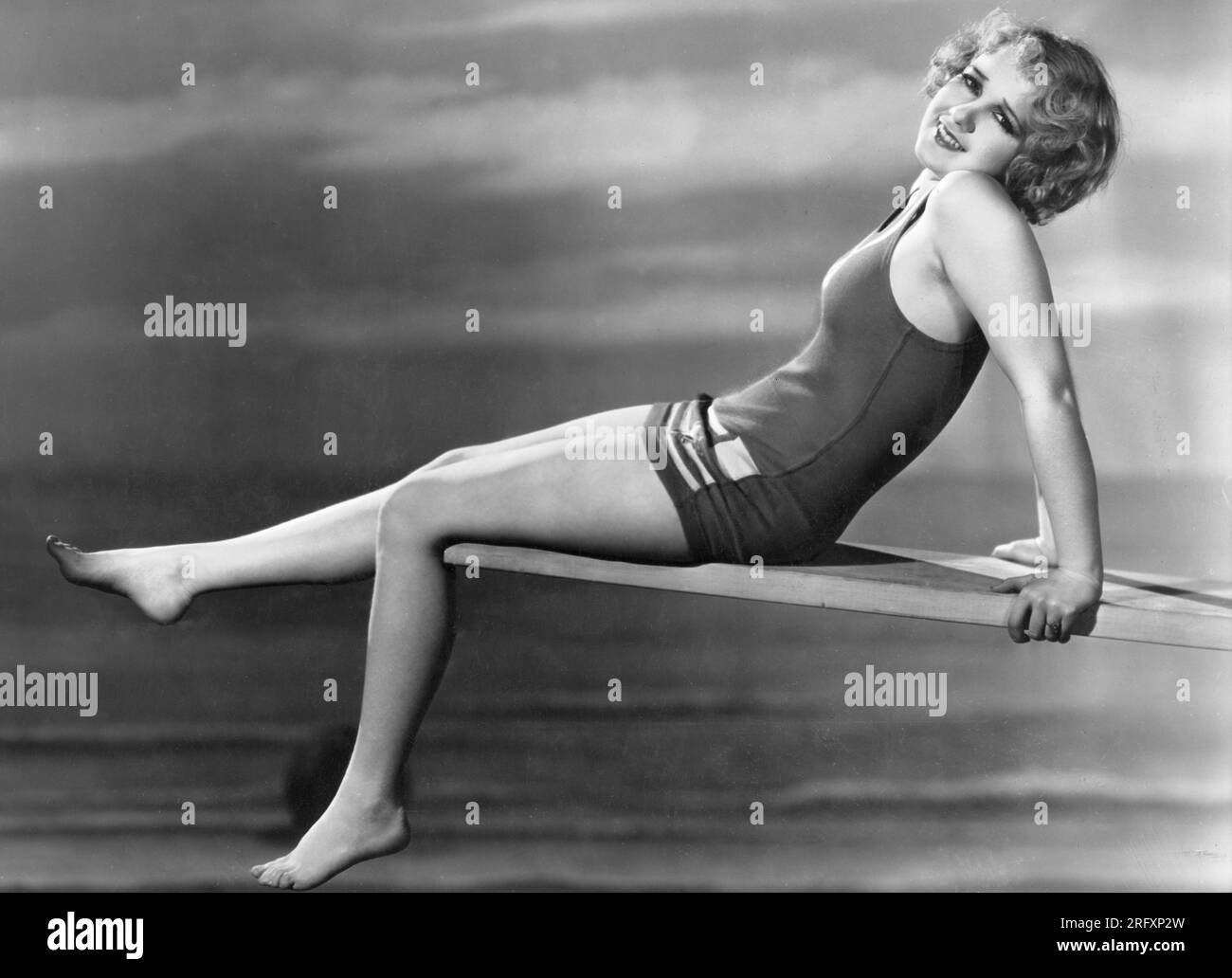ANITA SEITE circa 1930 durchgehende Badeanzug Pose von CLARENCE SINCLAIR BULL Publicity für Metro Goldwyn Mayer (MGM) Stockfoto