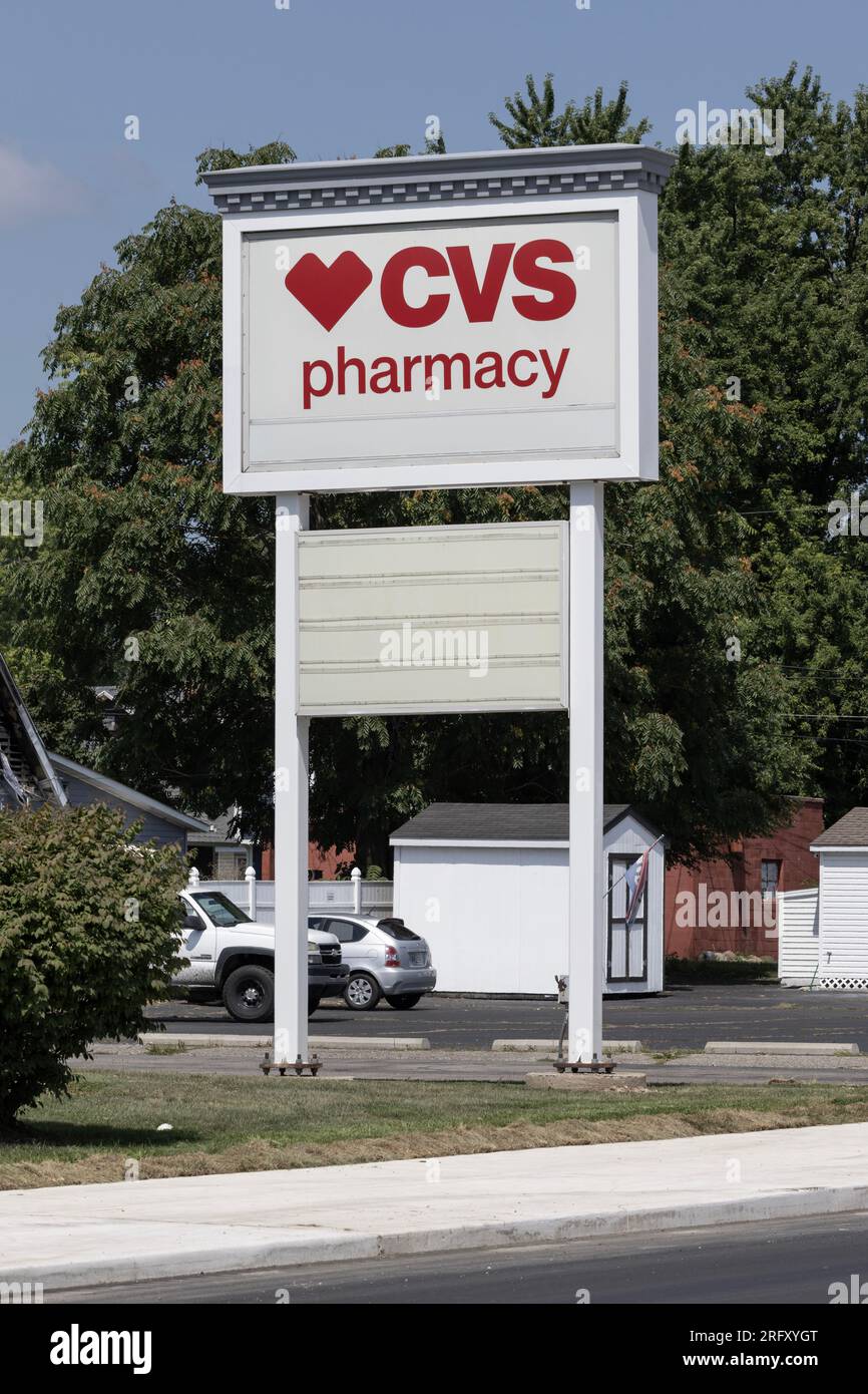 Logansport - 3. August 2023: CVS-Apotheke. CVS Health ist eine Einzelhandelsapotheke und eine Apotheke Benefit Manager. Stockfoto