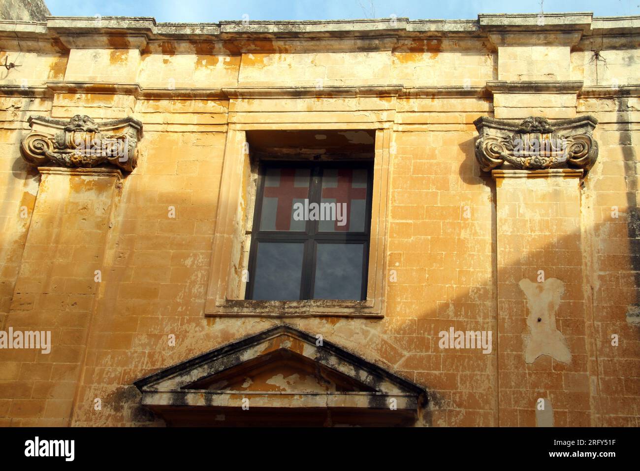 Lecce, Italien. Außenfassade des Gebäudes aus dem 16. Jahrhundert der griechisch-orthodoxen Kirche St. Nikolaus (Chiesa Greco-Ortodossa di San Nicola). Stockfoto