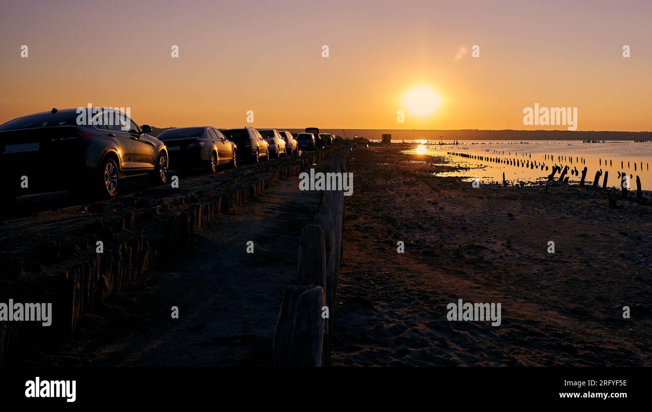 Sommeruntergang auf der Kuyalnik Salzmündung. Totes Meer in der Nähe von Odessa Ukraine. Stockfoto