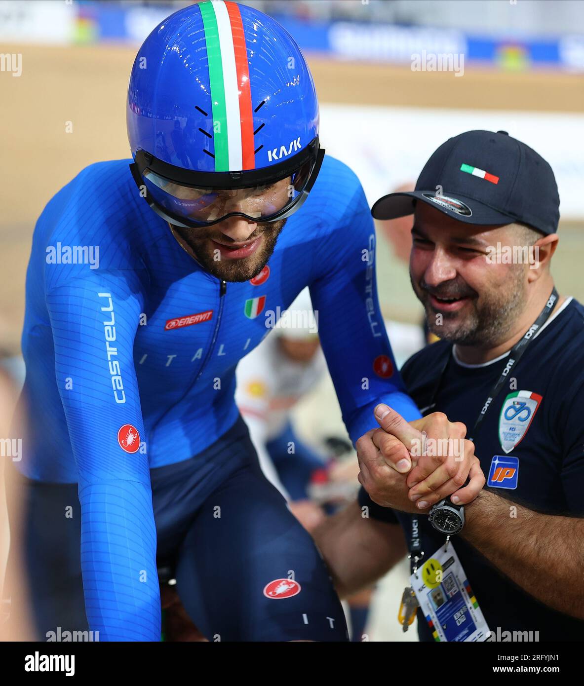 Glasgow, Großbritannien. 06. Aug. 2023. Der italienische Filippo Ganna feiert seine Goldmedaille bei der Men Elite Individual Pursuit bei der UCI World Championships Cycling in Glasgow, Schottland, Sonntag, den 06. August 2023. UCI organisiert die Welten mit allen Disziplinen des Radfahrens, des Straßenrades, des Indoor-Radfahrens, des Mountainbikes, des BMX-Rennens, Para-Cycling und Indoor-Para-Cycling in Glasgow vom 03. Bis 13. August. BELGA FOTO DAVID PINTENS Kredit: Belga News Agency/Alamy Live News Stockfoto