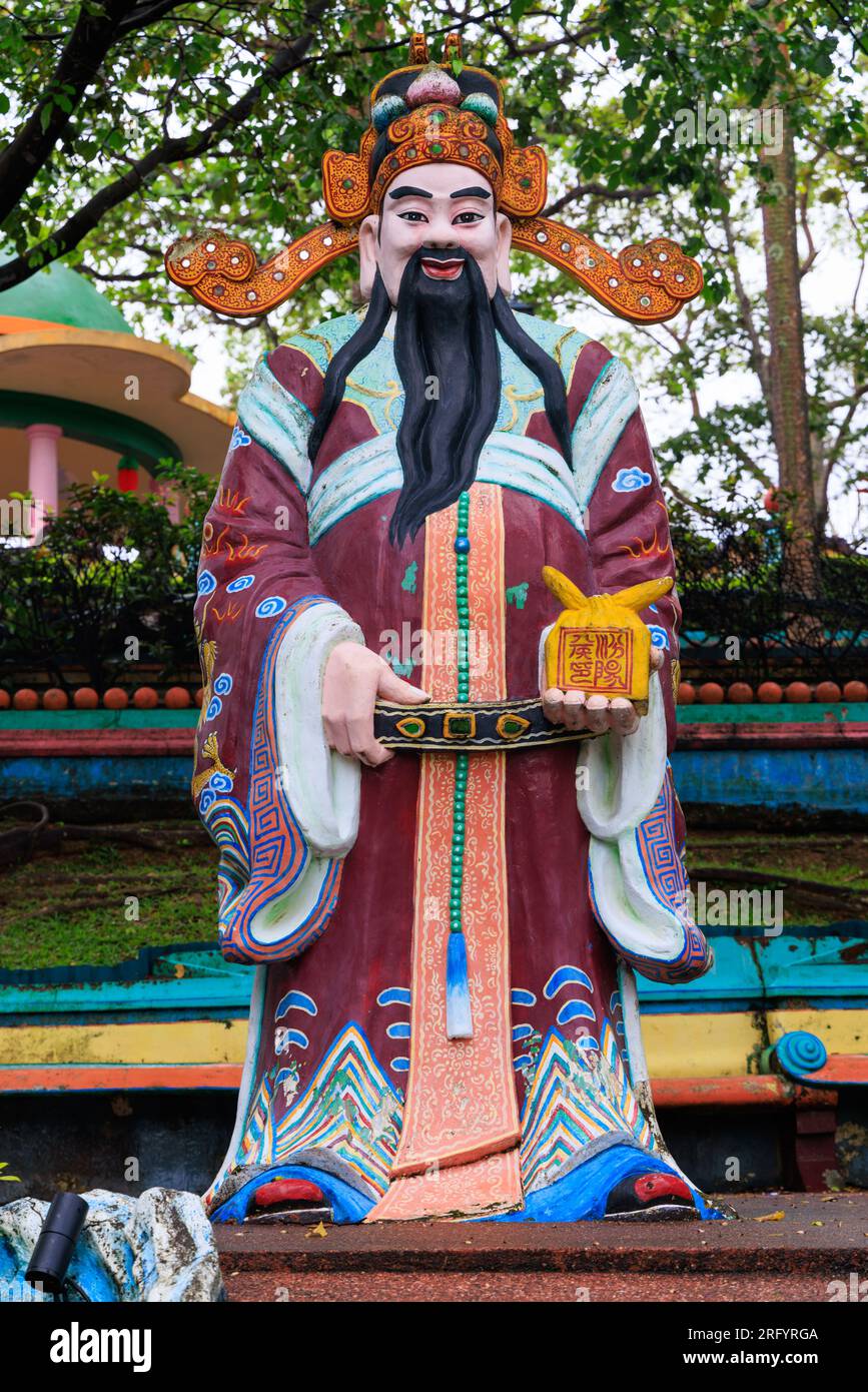 The God of Prosperity (Lu), einer der drei Dirnen in der Haw Par Villa, einem Themenpark der chinesischen Mythologie in der Pasir Panjang Road, Singapur Stockfoto