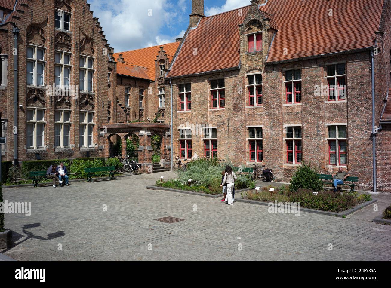Blick auf das Krankenhaus von Saint John, es war ein mittelalterliches Krankenhaus in Brügge. Gegründet Mitte des 12. Jahrhunderts in Brügge, Belgien, am 2. August 20 Stockfoto