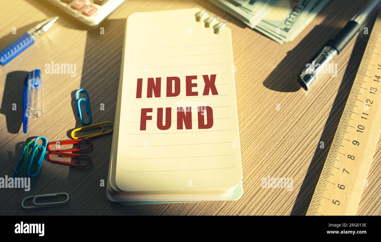 Notizen - Fonds indexieren. Art des Fonds auf Gegenseitigkeit oder börsengehandelten Fonds, der die Rendite eines Marktindexes verfolgen möchte. Geschäfts- und Finanzkonzept Stockfoto