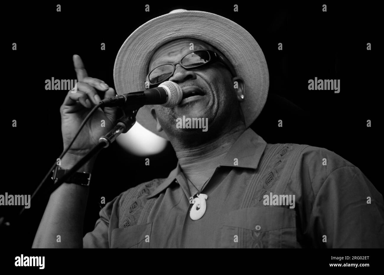 TAJ MAHAL singt beim MONTEREY JAZZ FESTIVAL in KALIFORNIEN Stockfoto