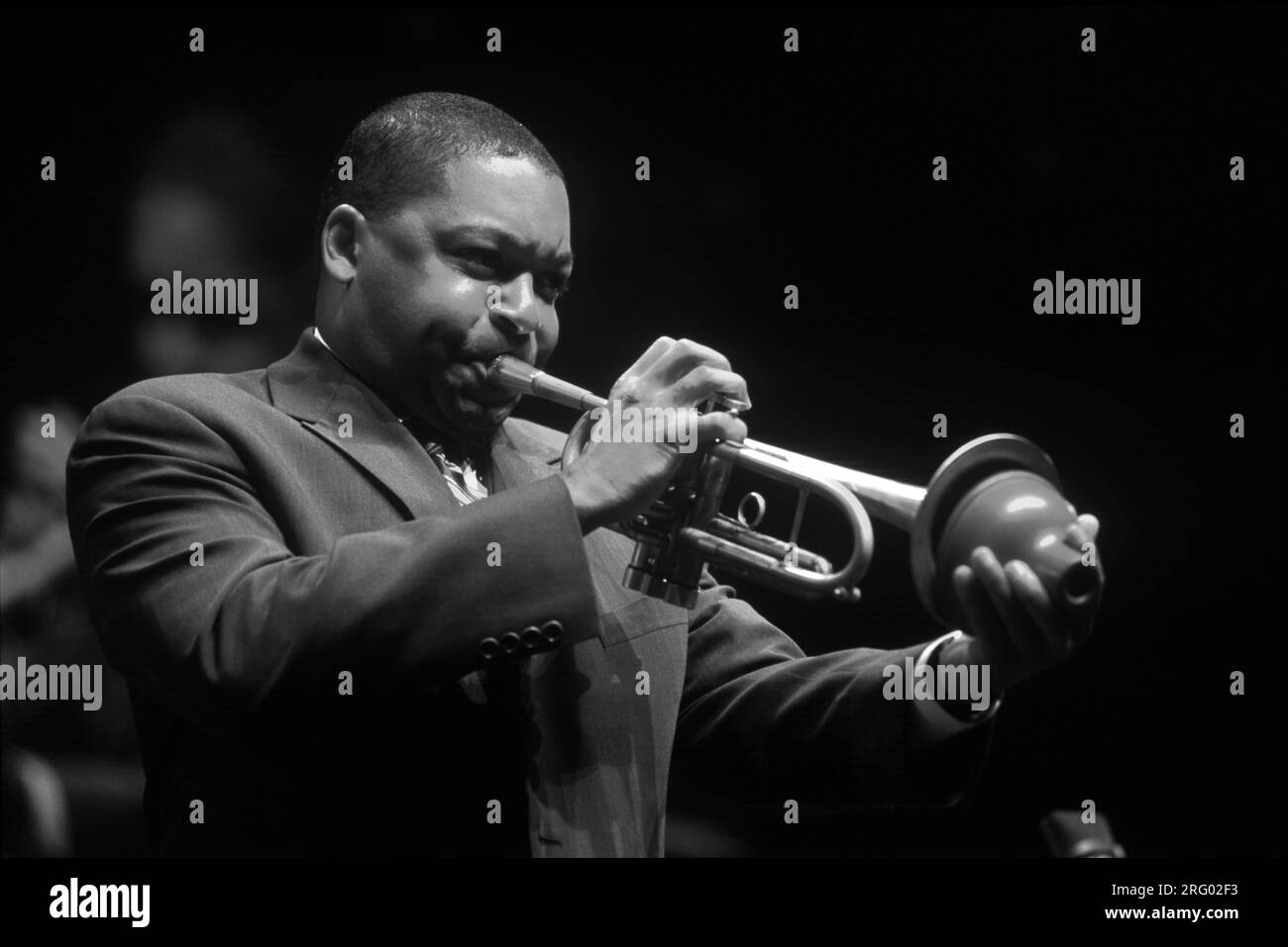 Wynton Marsalis führt „United in Swing“ mit dem Lincoln Center Jazz Orchestra während des Monterey Jazz Festivals auf. Monterey, Kalifornien, USA Stockfoto