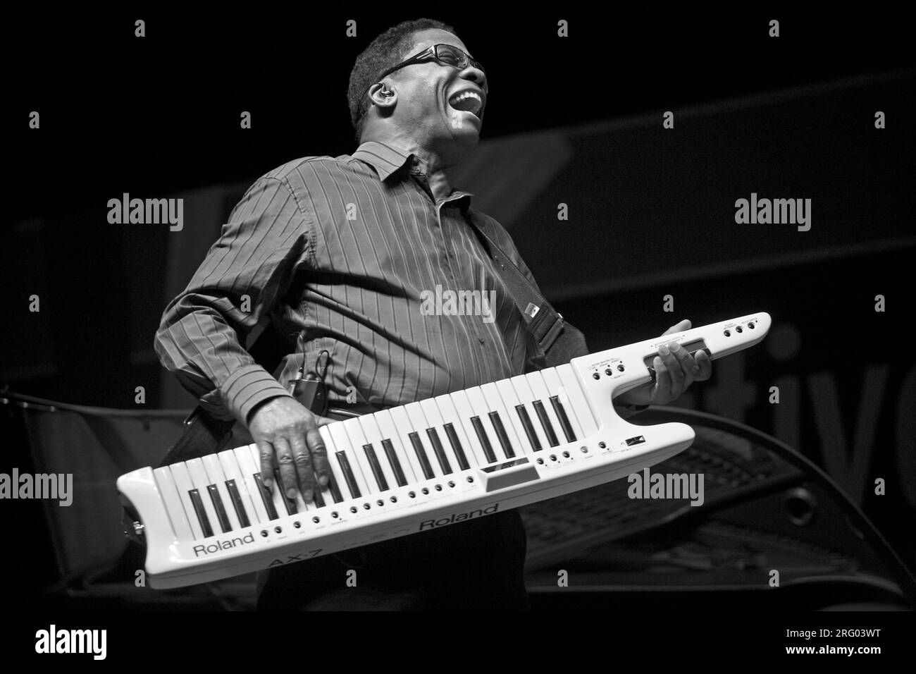 HERBIE HANCOCK spielt roland Electric Piano beim MONTEREY JAZZ FESTIVAL 51. in MONTEREY, KALIFORNIEN Stockfoto