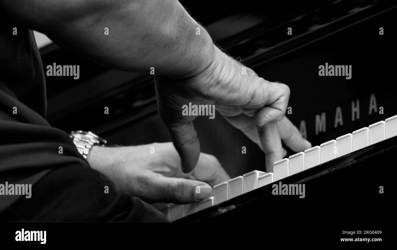 Den Händen von GEORGE DUKE Vorformen beim MONTEREY JAZZ FESTIVAL 2009 - CALIFORNIA Stockfoto