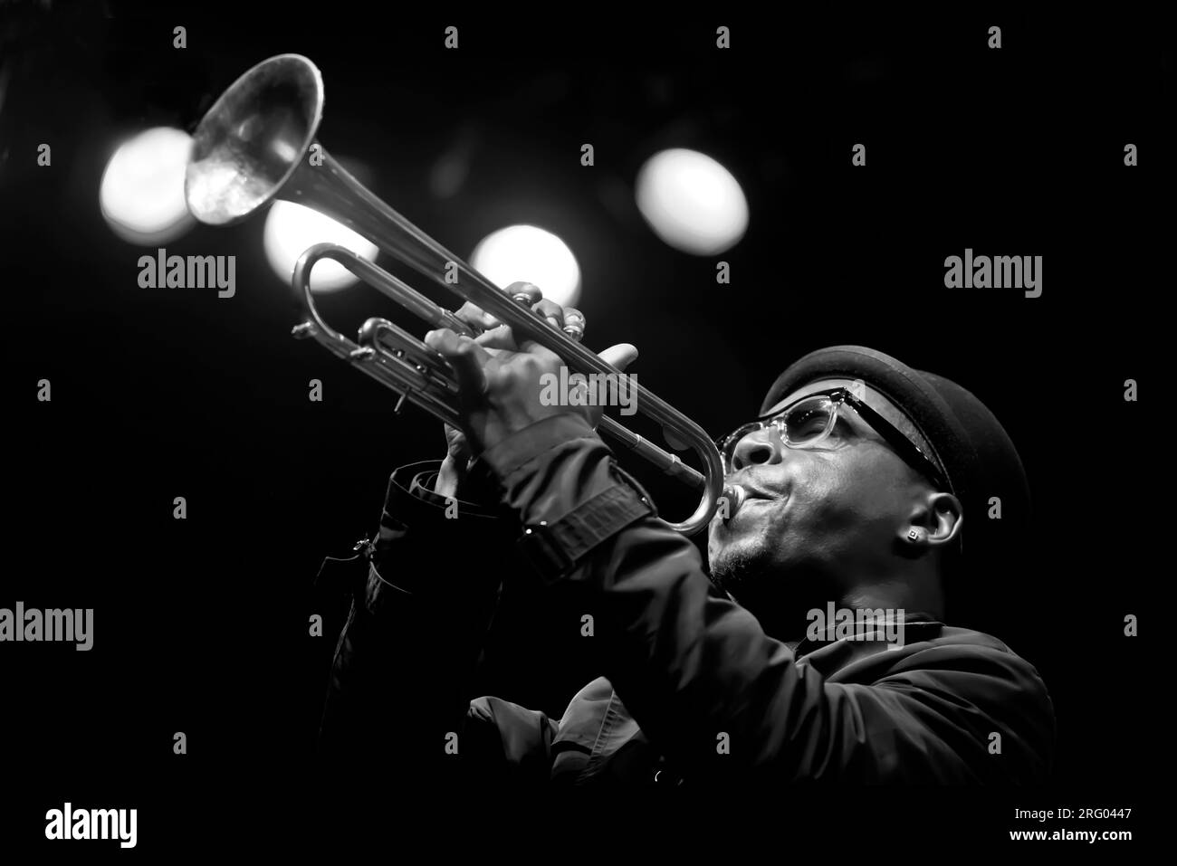 ROY HARGROVE auf Trompete mit ROY HARGROVE Bigband - JAZZ FESTIVAL 2010 MONTEREY, California Stockfoto