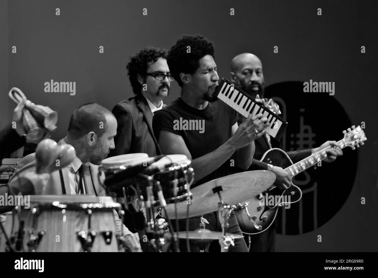 JON BATIST MIT DER DAP-KINGS auf der Hauptbühne am 61. Monterey Jazz Festival - Monterey, Kalifornien Stockfoto