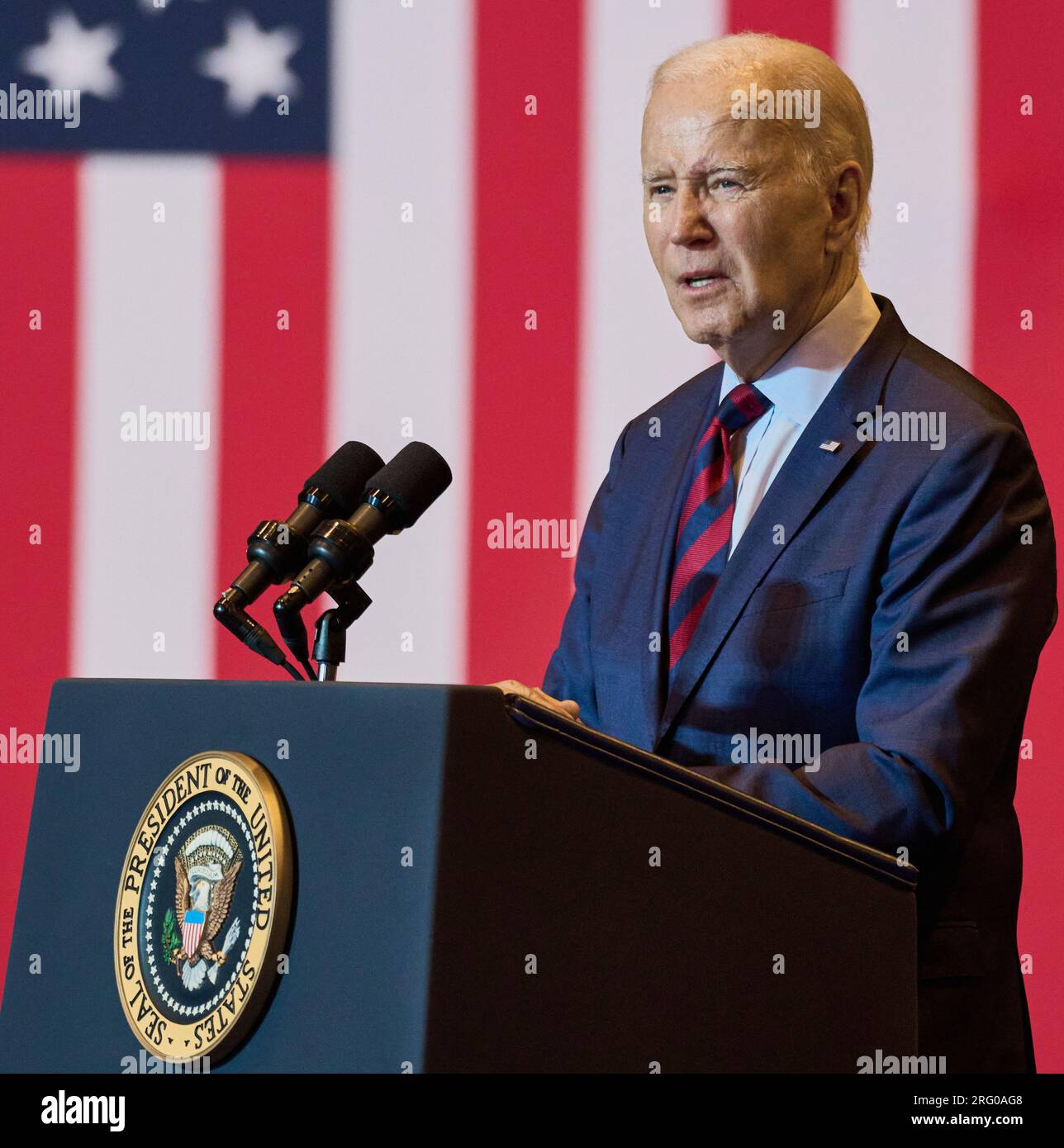 PHILADELPHIA, Pennsylvania, USA – 20. JULI 2023: Präsident Joe Biden spricht auf der Philly Shipyard. Stockfoto