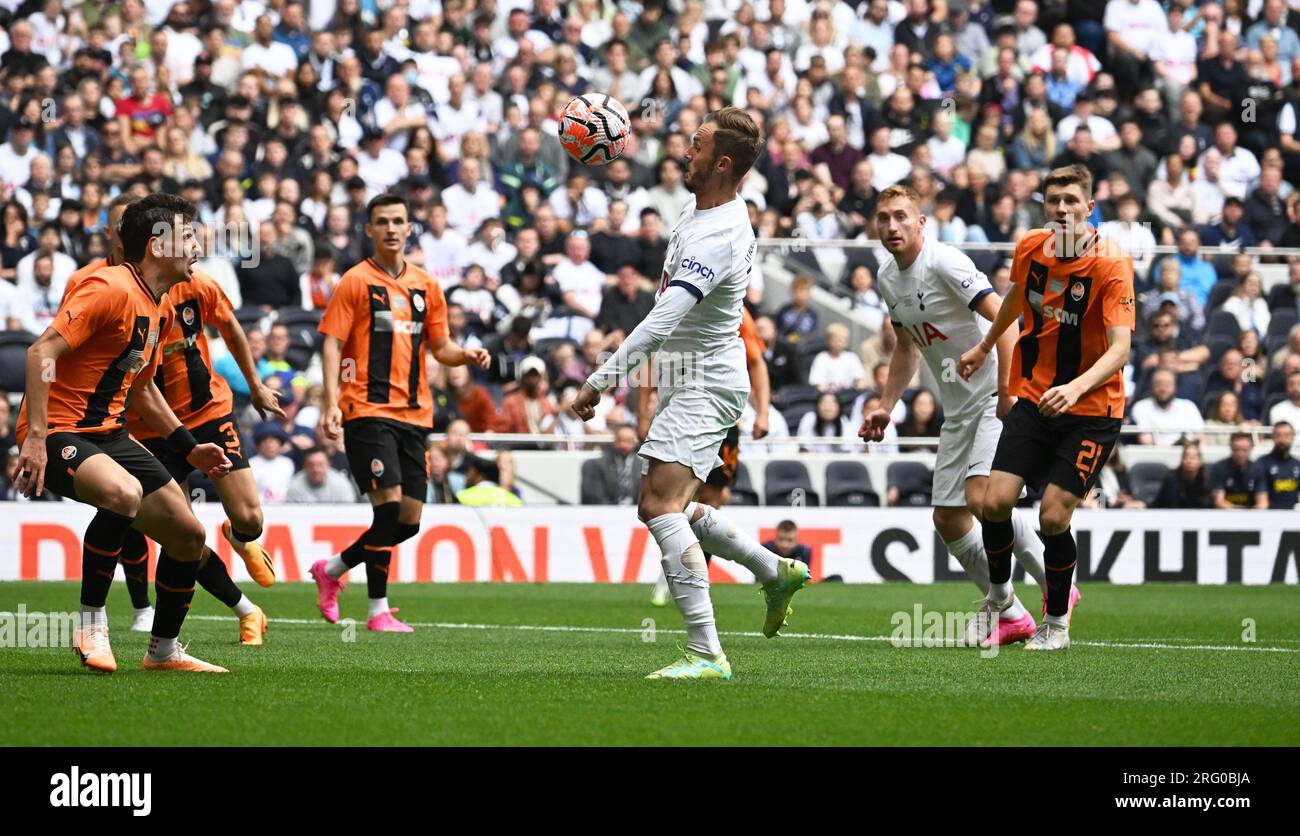 London, Großbritannien. 06. Aug. 2023. James Maddison von Tottenham Hotspur in Aktion. Vorsaison: Tottenham Hotspur gegen Shakhtar Donetsk im Tottenham Hotspur Stadium in London am Sonntag, den 6. August 2023. Dieses Bild darf nur zu redaktionellen Zwecken verwendet werden. Nur redaktionelle Verwendung, Bild von Sandra Mailer/Andrew Orchard Sports Photography/Alamy Live News Credit: Andrew Orchard Sports Photography/Alamy Live News Stockfoto