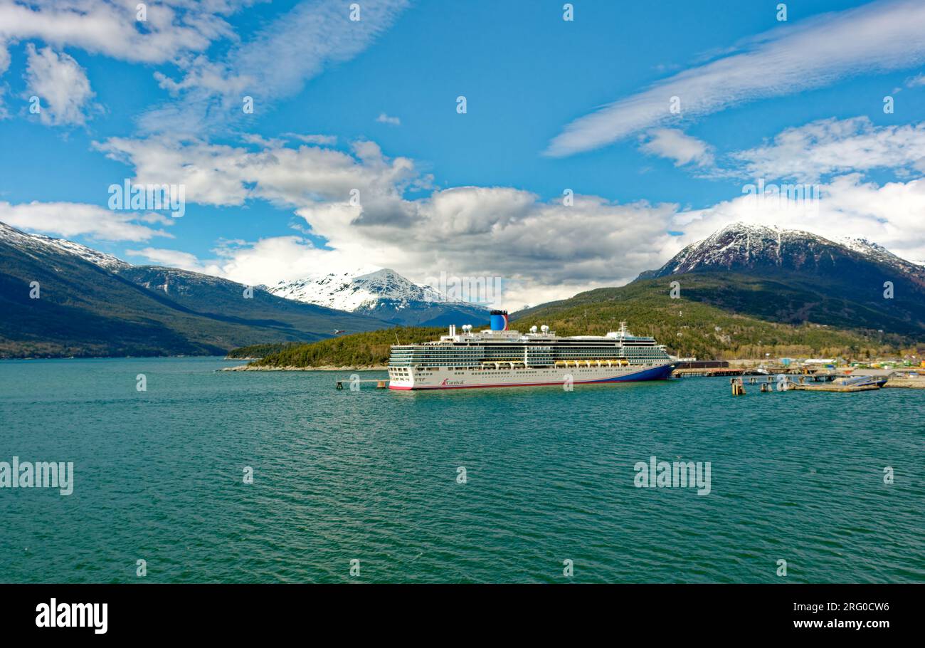 SKAGWAY, ALASKA - 7. Mai 2023: Skagway ist ein Stadtteil in Alaska mit einer Vollzeitbevölkerung von etwa 1.000 Einwohnern. Im Sommer bringen Kreuzfahrtschiffe Stockfoto