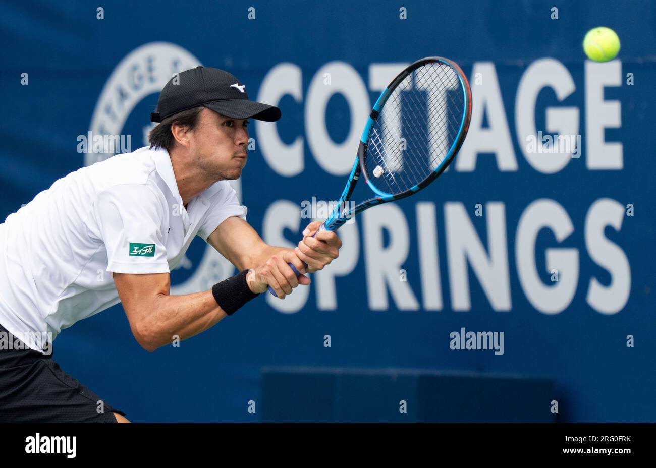 Toronto, Kanada. 6. Aug. 2023. Taro Daniel aus Japan gibt den Ball gegen Corentin Moutet aus Frankreich zurück, während der zweiten Runde des qualifizierenden Singles-Spiels für Männer bei den National Bank Open 2023 in Toronto, Kanada, am 6. August 2023. Kredit: Zou Zheng/Xinhua/Alamy Live News Stockfoto