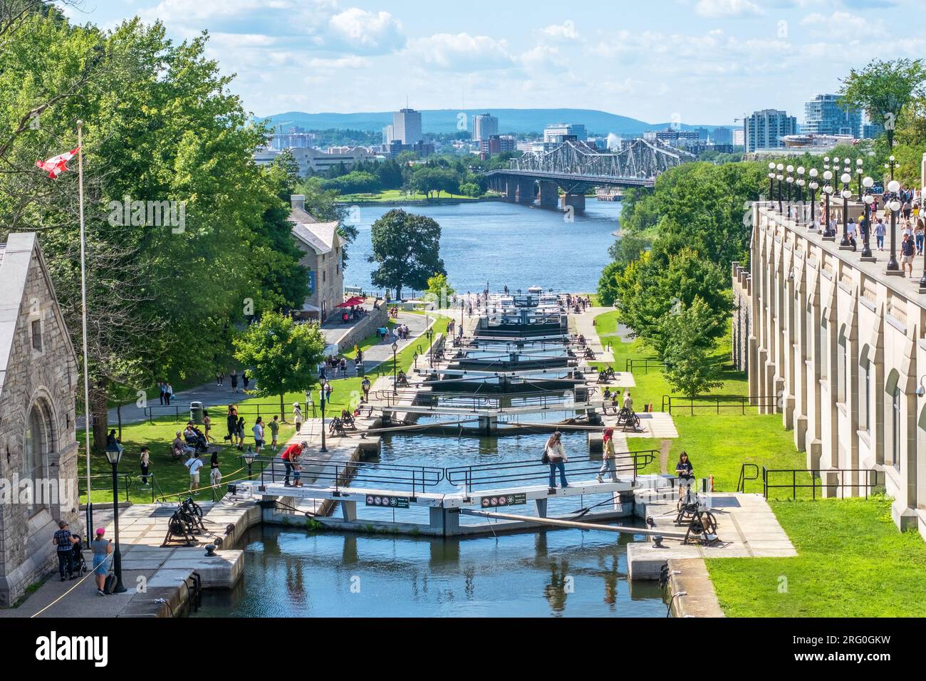 Der Rideau Canal wurde 1832 als kommerzielle Schifffahrtsroute eröffnet. Er ist 202 Kilometer lang und verbindet den Ottawa River in Ottawa mit dem Saint L Stockfoto