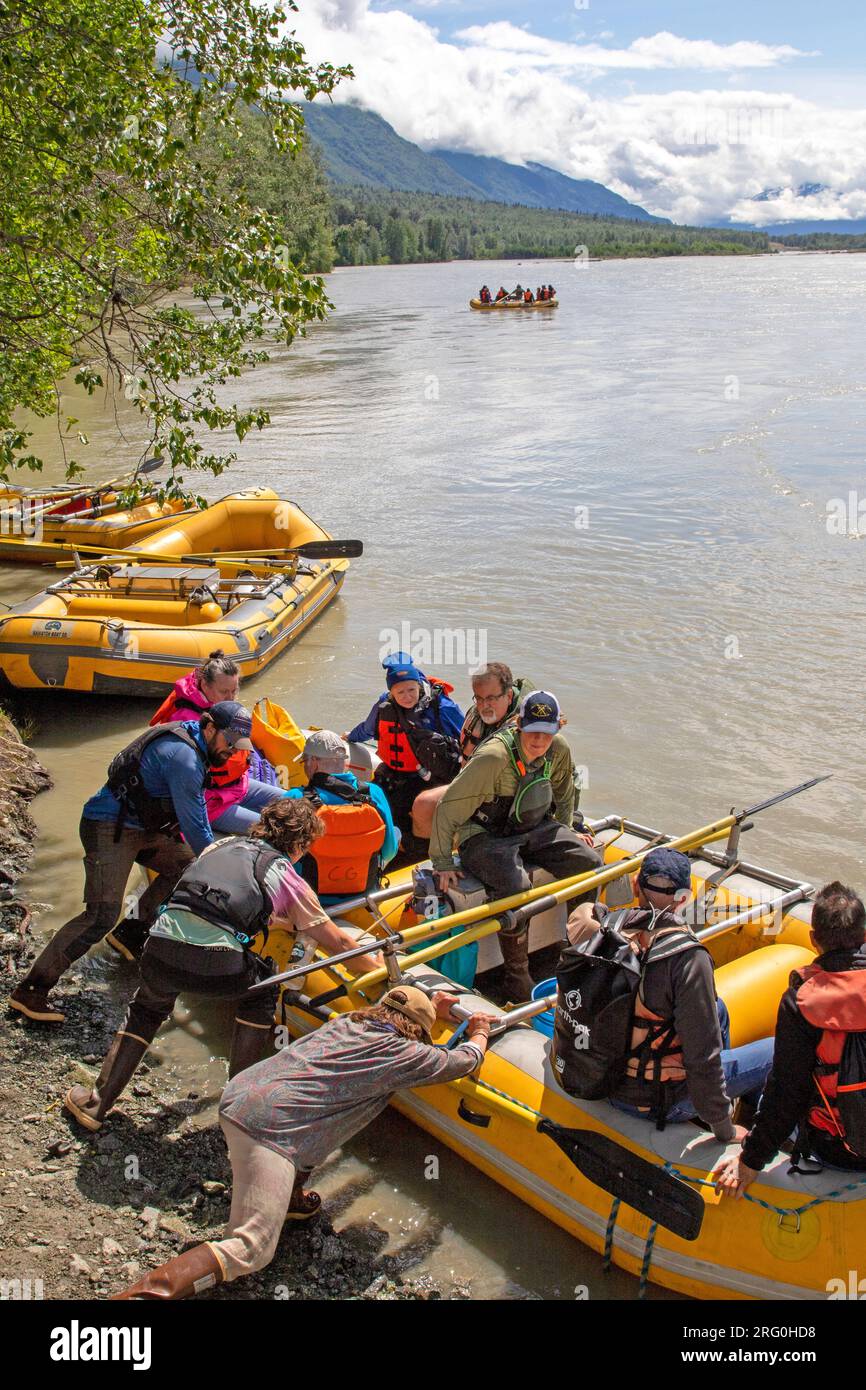 Wir bereiten uns auf ein Floß auf dem Chilkat River vor, Chilkat bald Eagle Preserve Stockfoto