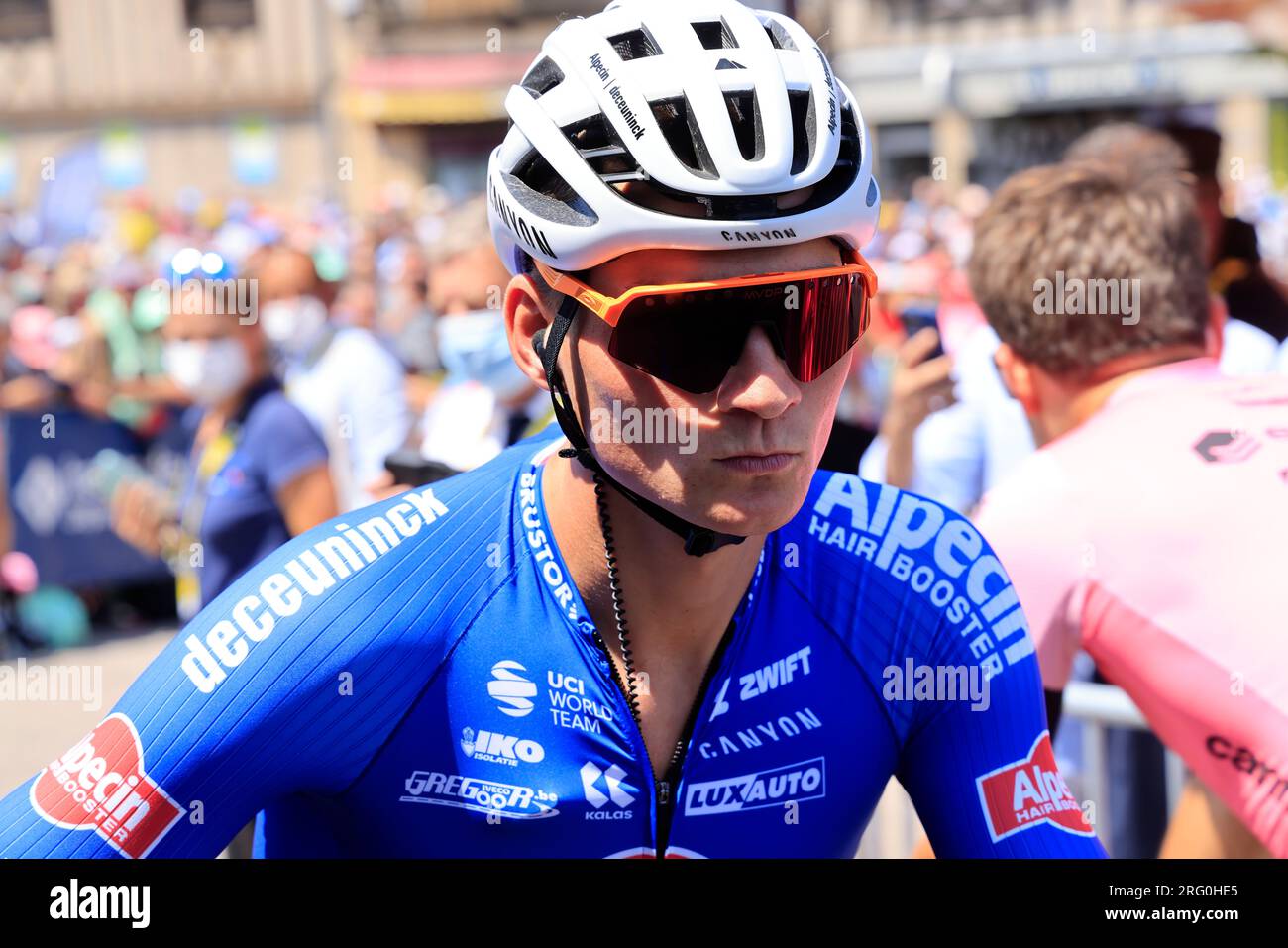 Mathieu Van der Poel avant le départ de la 9ème étape du Tour de France le 9 juillet 2023 à Saint-Léonard-de-Noblat cité de son Grand-père Raymond Pou Stockfoto