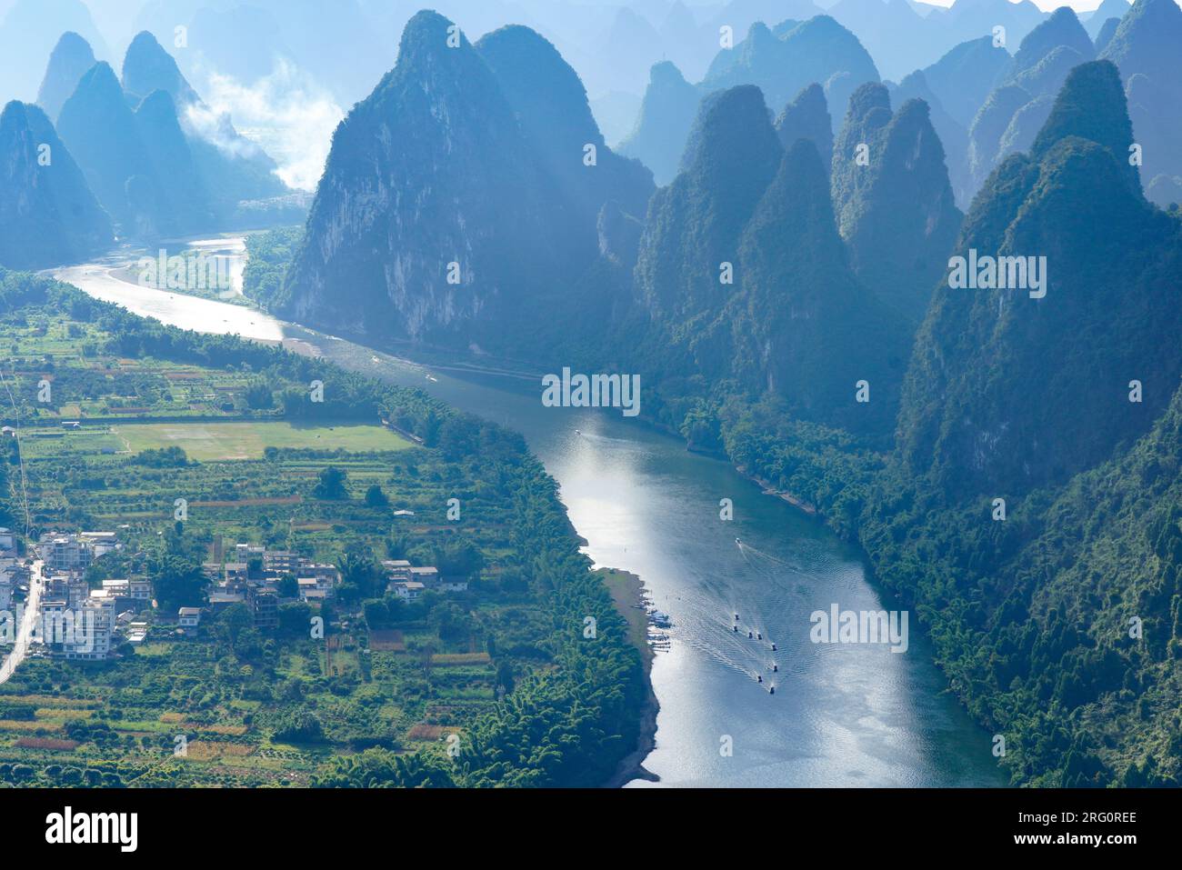 GUILIN, CHINA - 6. AUGUST 2023 - Xianggong Mountain Scenic Spot, Yangshuo, Guilin, Guangxi, China, 6. August 2023. Stockfoto