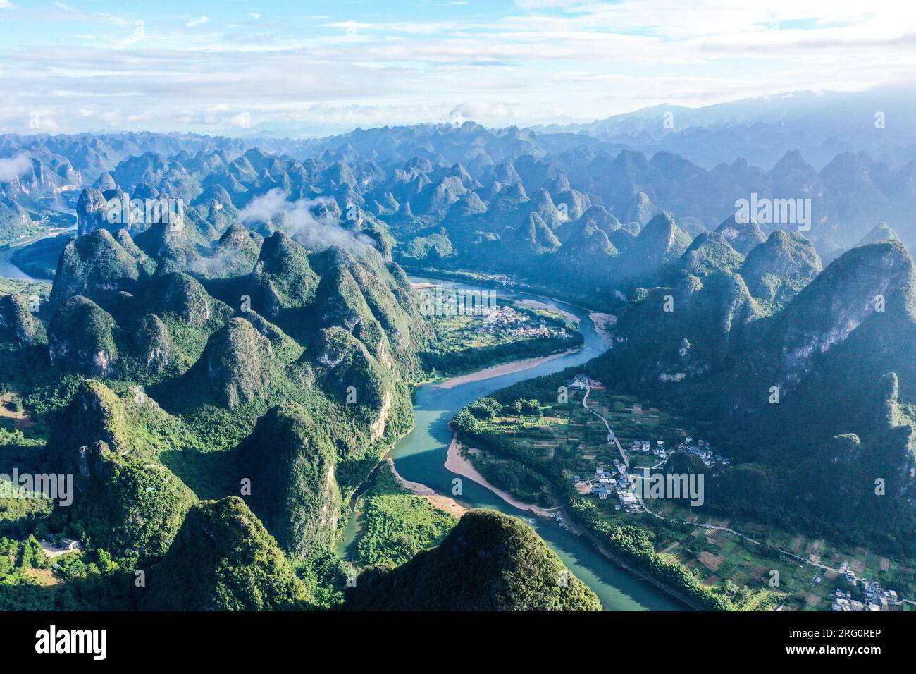 GUILIN, CHINA - 6. AUGUST 2023 - Xianggong Mountain Scenic Spot, Yangshuo, Guilin, Guangxi, China, 6. August 2023. Stockfoto