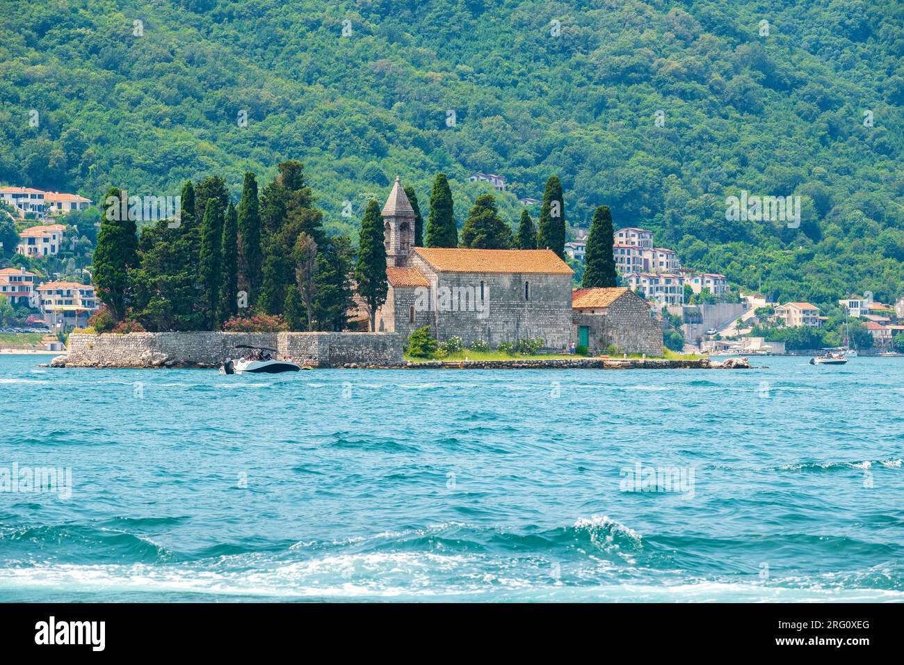 Benediktinerkloster auf der Insel St. George (Sveti Dordje). Kotor Bay, Montenegro Stockfoto