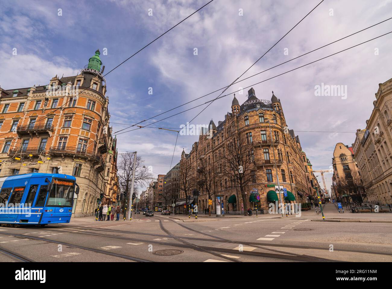 Stockholm, Schweden - 9. April 2018: Skyline von Stockholm und U-Bahn-Straßenbahn Stockfoto