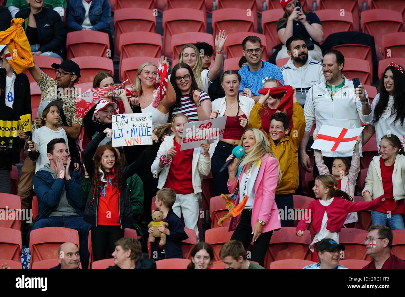 Englische Fans vor dem FIFA Women's World Cup, Runde 16 im Brisbane Stadium, Australien. Foto: Montag, 7. August 2023. Stockfoto
