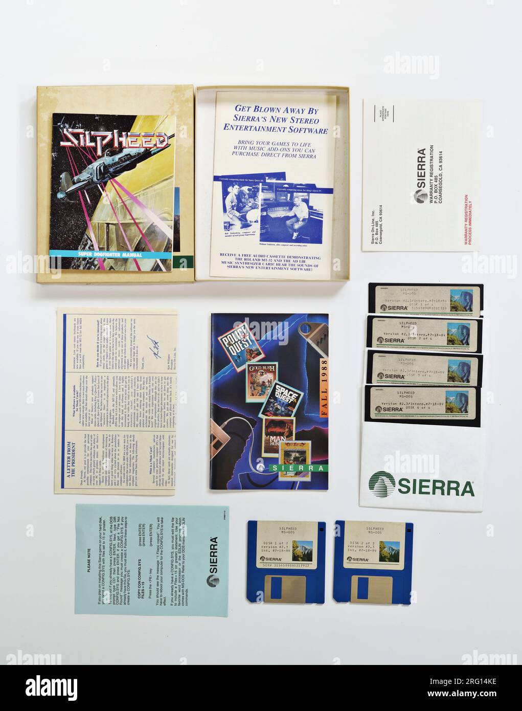 Flach aufliegender Kartoninhalt, Silpheed, Super Hogfighter 1988 von Sierra Games. MS-DOS-Computerspiel für IBM und PC Stockfoto