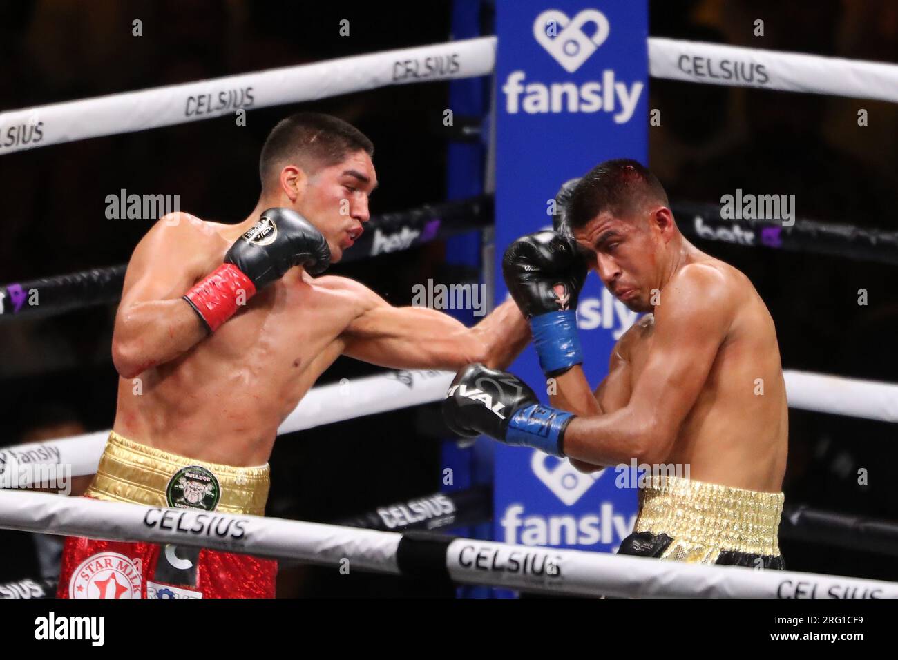 Dallas, Usa. 05. Aug. 2023. DALLAS, TEXAS - 5. AUGUST: (R-L) Alan Sanchez und Angel Beltran Villa kämpfen am 5. August 2023 im American Airlines Center in Dallas, Texas, im 8-runden Welterweight-Kampf im Paul gegen Diaz. (Foto: Alejandro Salazar/PxImages/Sipa USA) Guthaben: SIPA USA/Alamy Live News Stockfoto