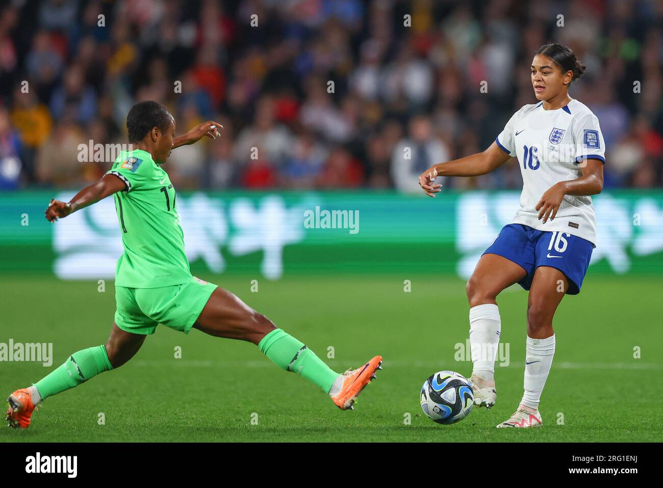 Jess Carter 16 of England gewinnt den Ball während des FIFA Women's