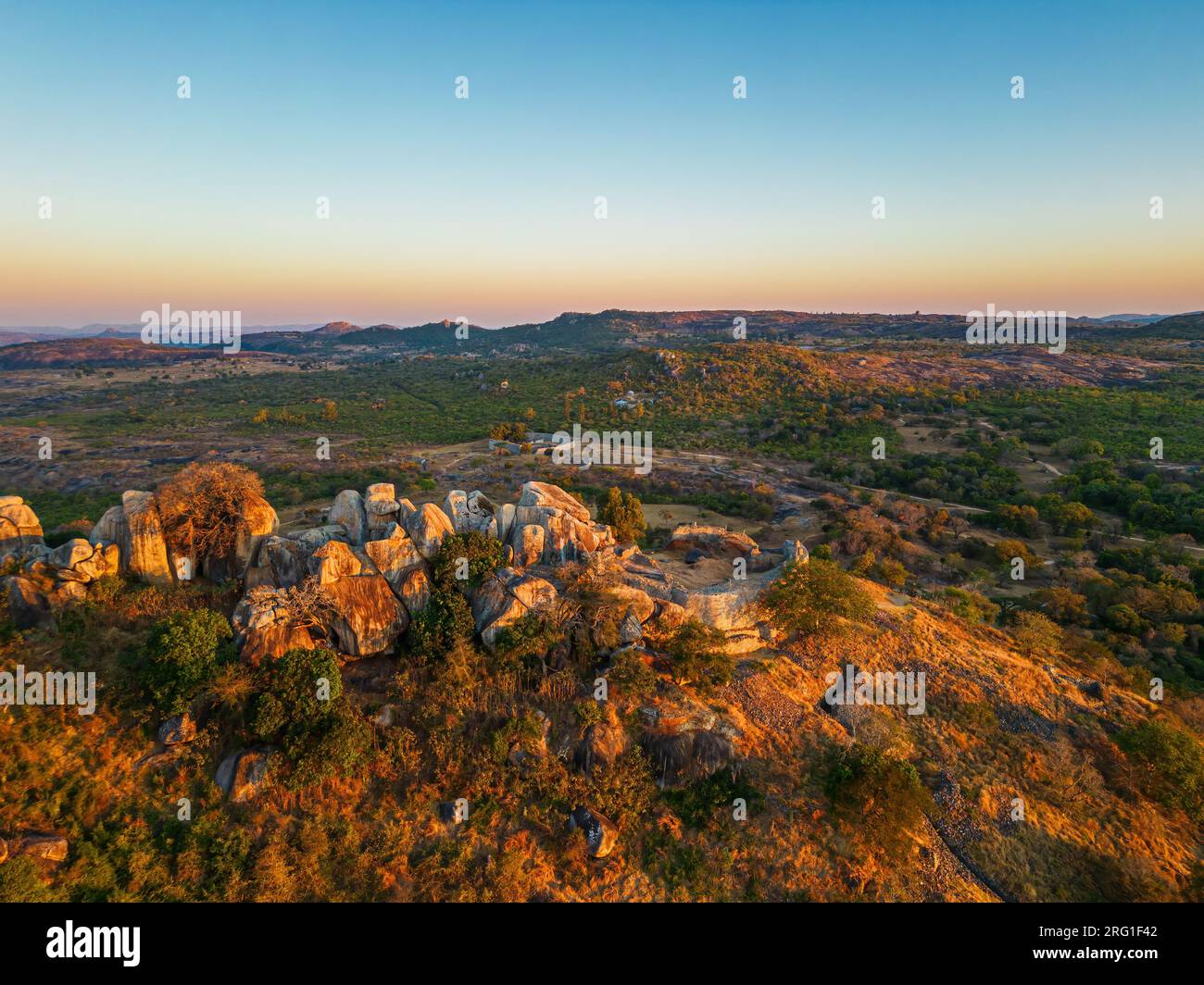 Luftaufnahme des Großen Zimbabwe Hill Top Enclosure Stockfoto