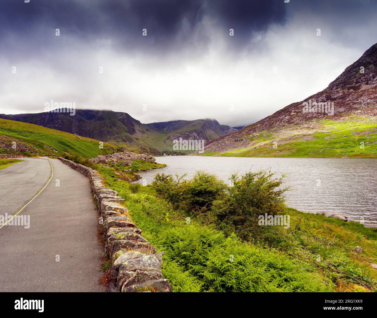 Parkplatz am Llyn Ogwen, Snowdonia-Nationalpark abseits der A5 Road, North Wales Stockfoto