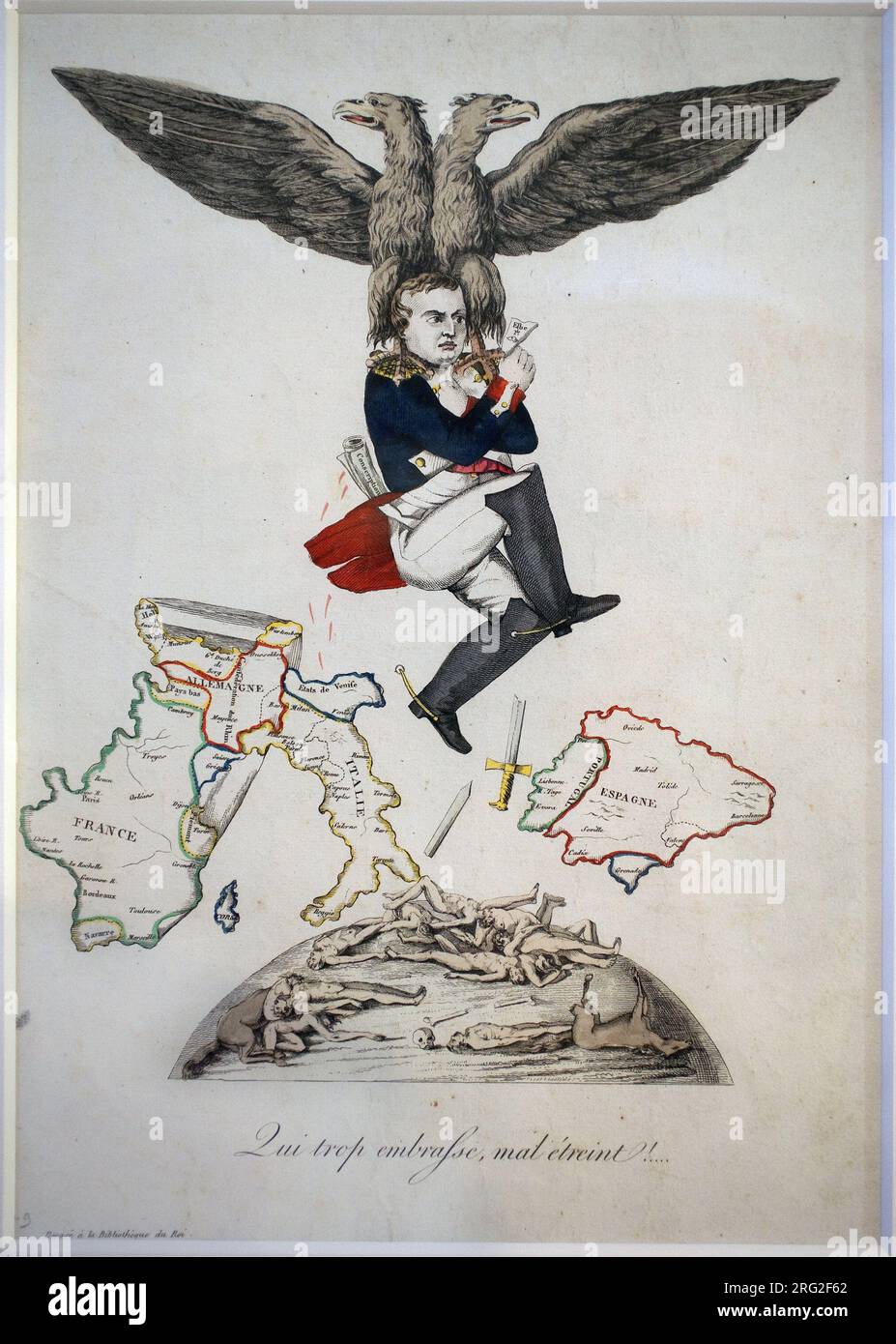 Qui trop Embrasse, mal etreint. Portrait de Napoleon Bonaparte (1769-1821), represente agrippe a un aigle a deux tetes, dans une Position inconfortable, son epee brisee tombe sur un demi globe ou gisent des cadavres de chevaux et d'hommes nus, encadre par une carte symbolique de l'Europe, ou la disposition et la representation des Pays sont fausses. Karikatur 1814-1815. Eau forte, Debüt 19e Siecle, Stockfoto