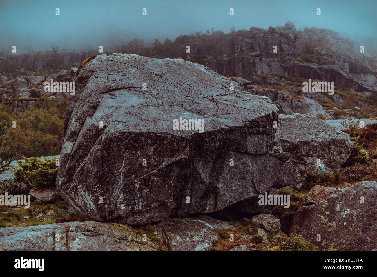 Landschaft mit riesigen Felsbrocken in Norwegen Stockfoto