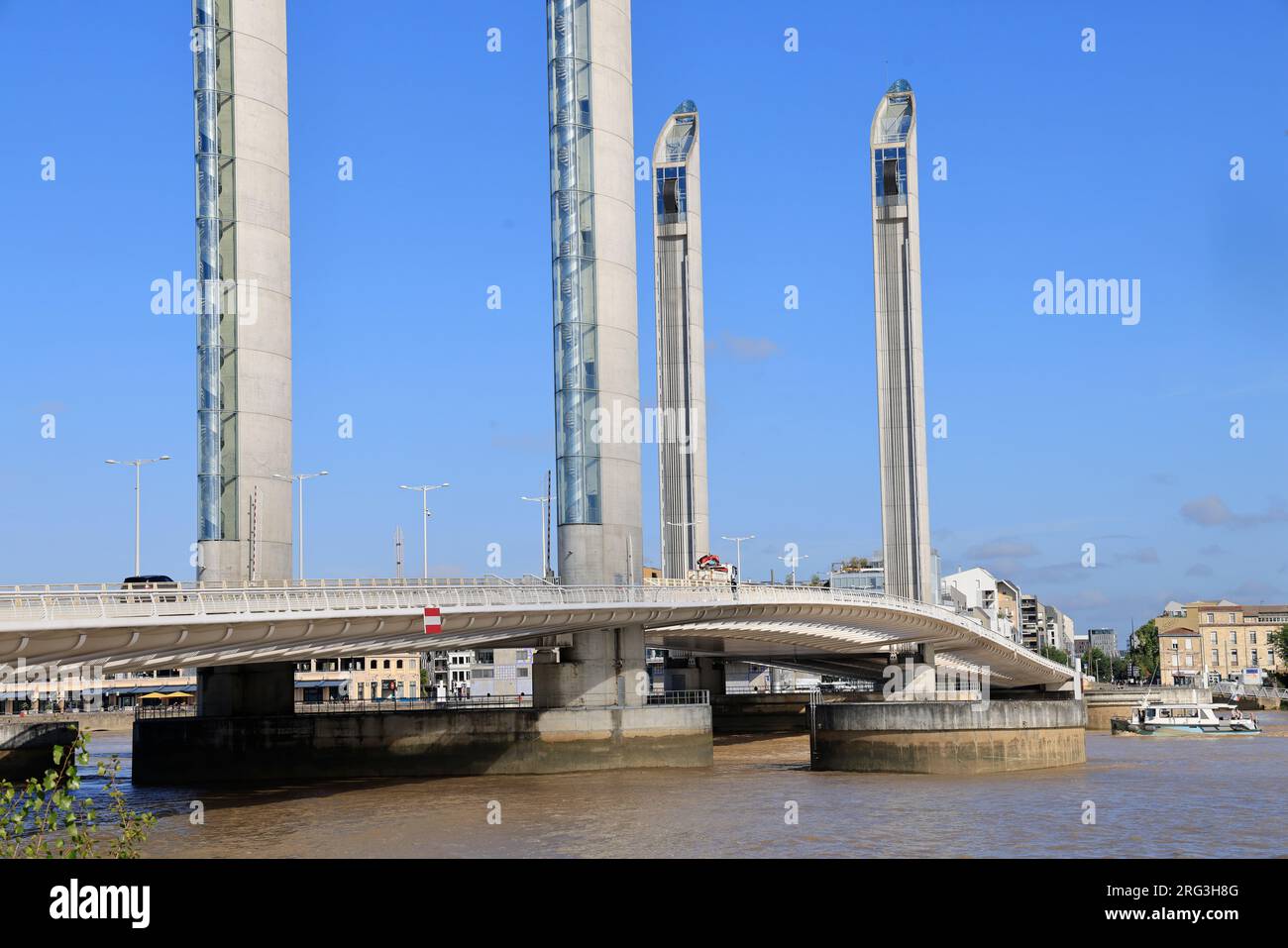 Le pont levant Jacques Chaban-Delmas sur la Garonne à Bordeaux, Frankreich, Europa Stockfoto