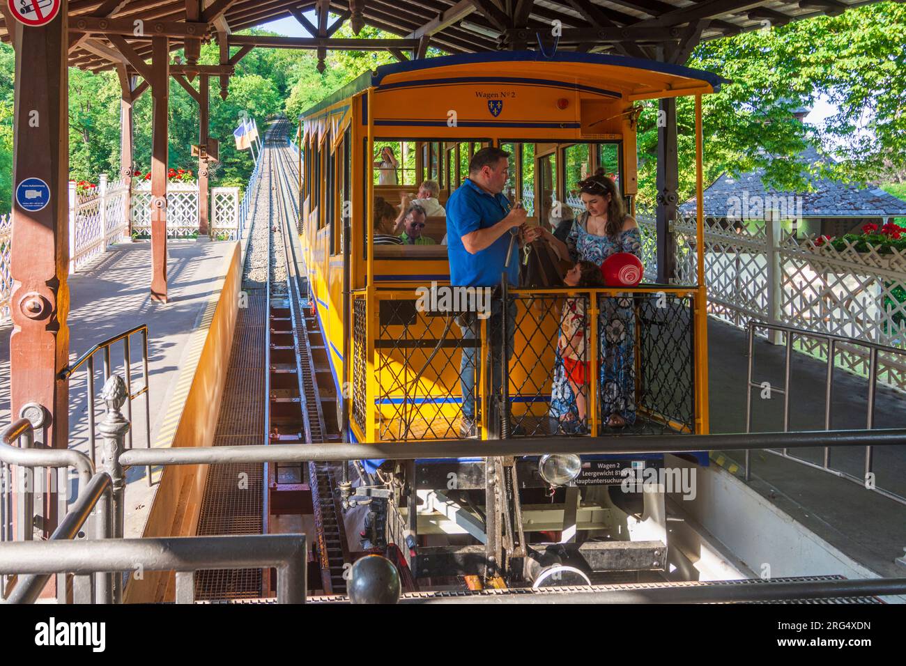 Wiesbaden: Standseilbahn Nerobergbahn am unteren Bahnhof in Rheingau, Hessen, Hessen, Deutschland Stockfoto